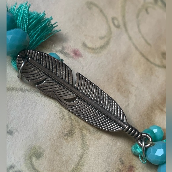 NEW Turquoise Color Faceted Glass Beaded Silver Plated Feather Woman’s Necklace - Picture 4 of 7
